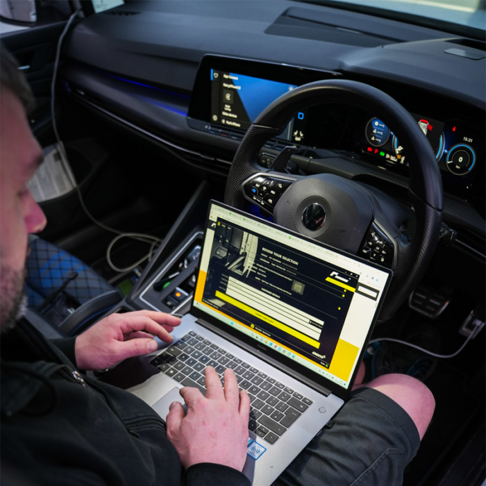 Racingline PDM и App-Connect с Инструменти за флашване и кабел