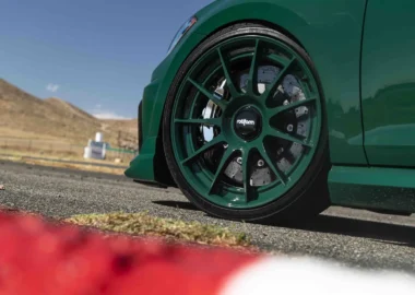 Анатомия на автомобилната гума: Как влияе на управлението, безопасността и ефективността