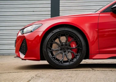 Многобутални спирачни апарати: Как работят, кога имат смисъл и какво трябва да знаеш преди Big Brake Kit